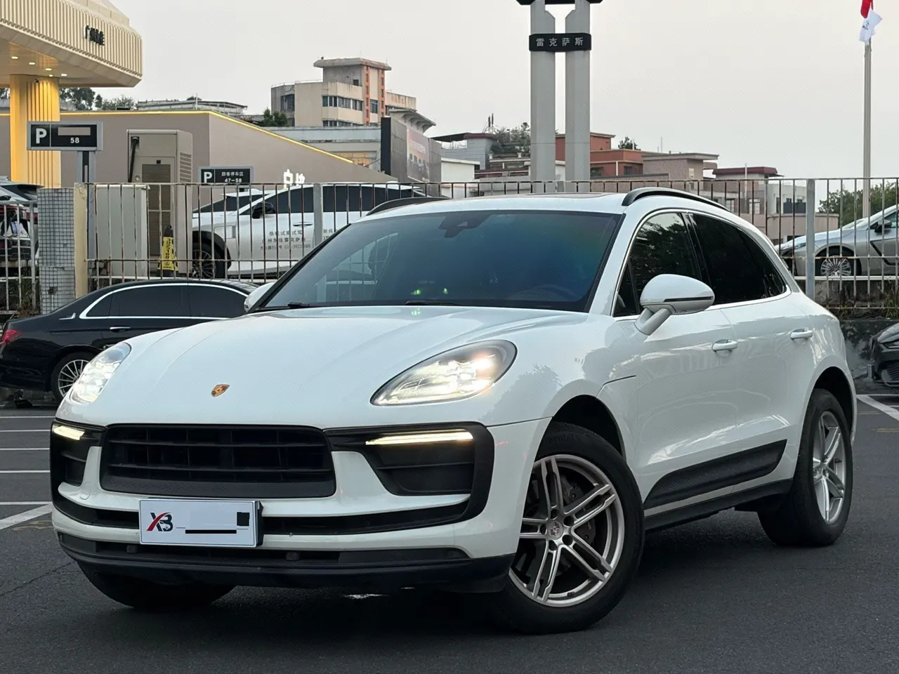 Porsche Macan (Imported) 2022 Macan 2.0T Automatic Gear - View 1
