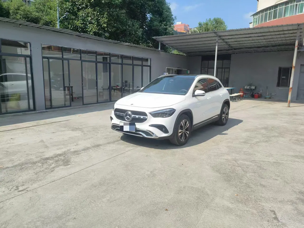 Mercedes Benz 2024 GLA 200 1.3T automatic gear - View 1