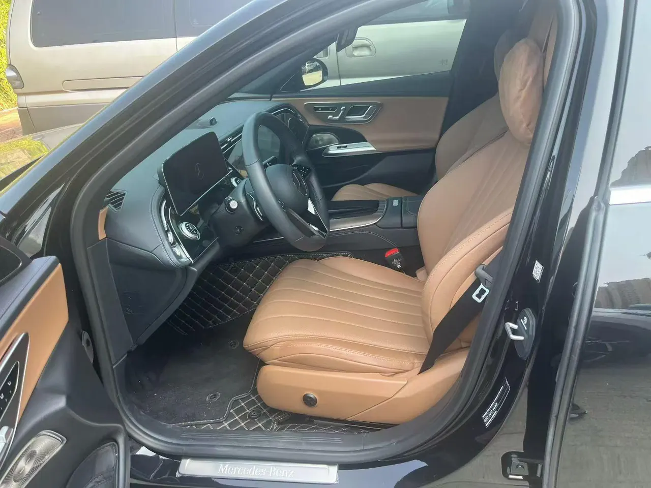 Mercedes Benz E Class 2024 E 300 L 48V 2.0T Luxury Automatic Gear 4