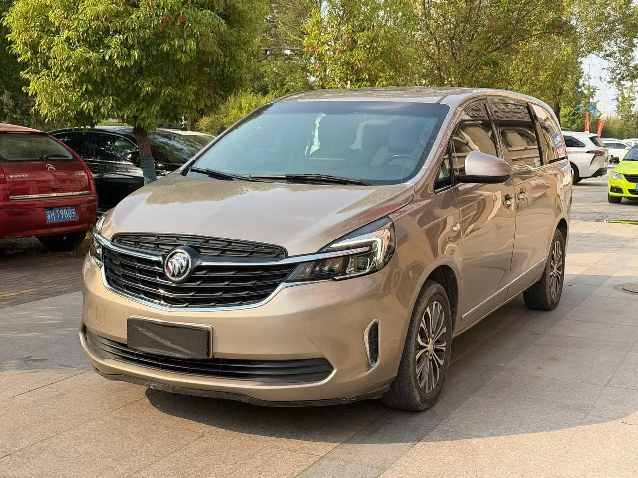 Open image lightbox: Buick 2022 GL8 Land Business Class 48V 2.0T 652T Luxury Automatic Gear