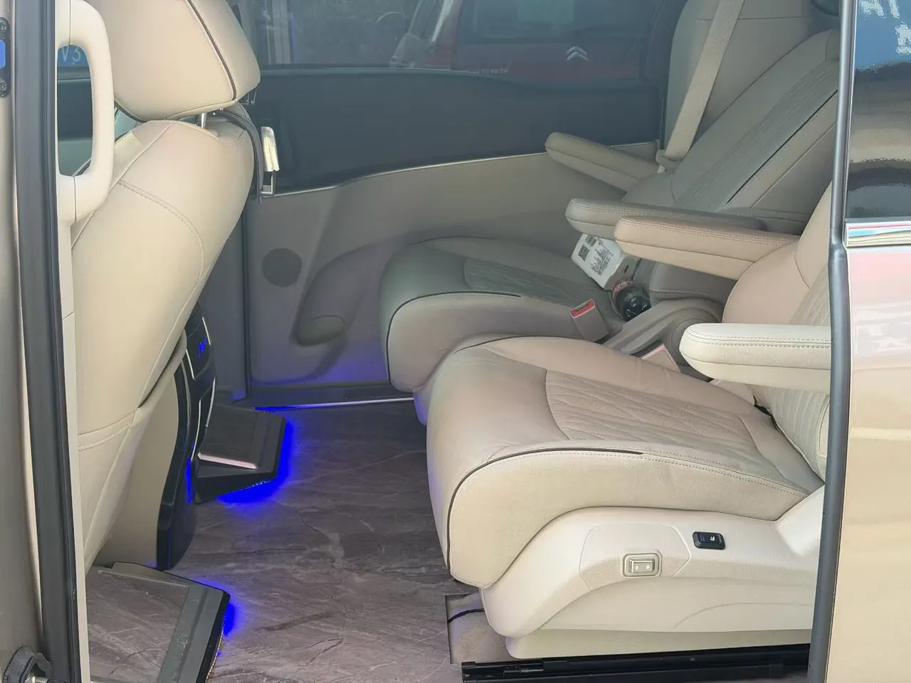 Buick 2022 GL8 Land Business Class 48V 2.0T 652T Luxury Automatic Gear 5
