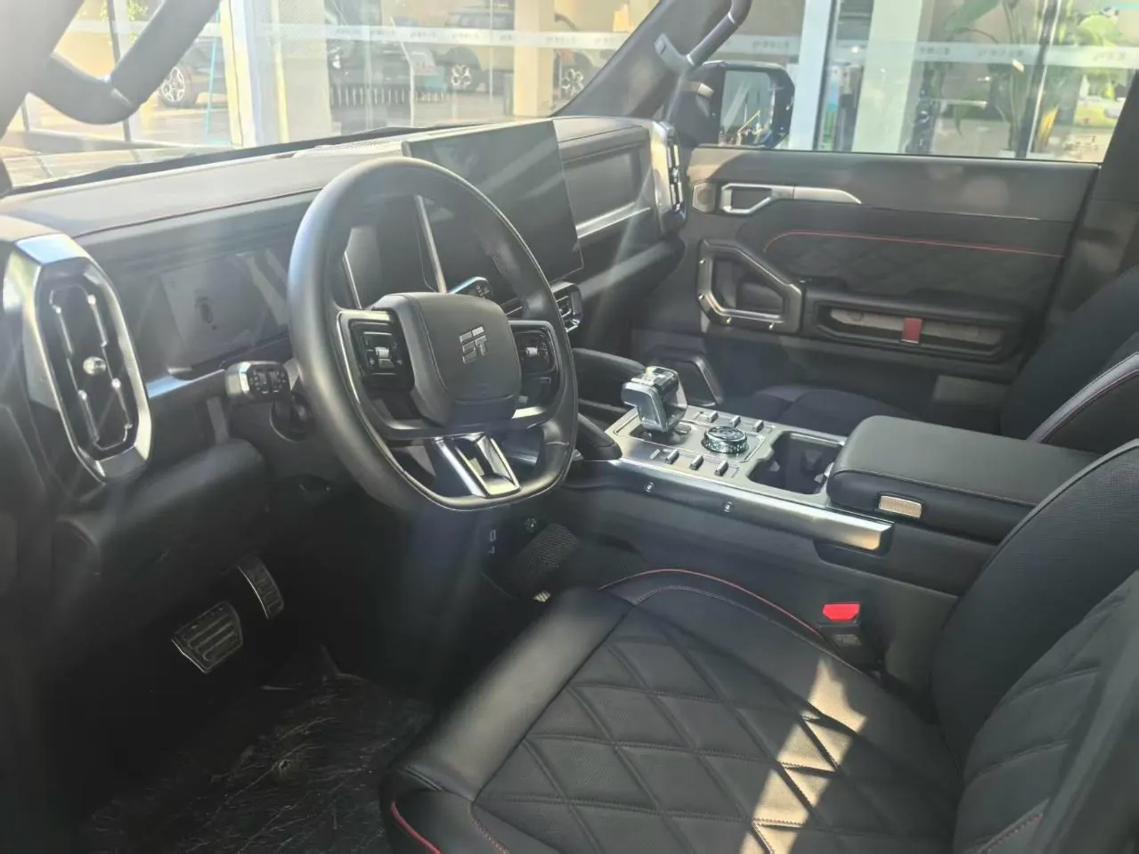 Jetour 2026 Traveler C- DM 1.5T 211km XWD Huawei Gankun Zhijia Automatic Transmission 3