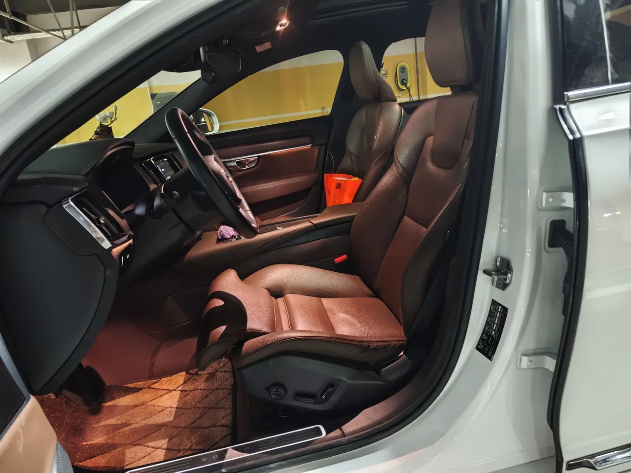 Volvo 2021 S90 48V 2.0T B5 Zhiyuan Deluxe Edition Automatic Gear 4
