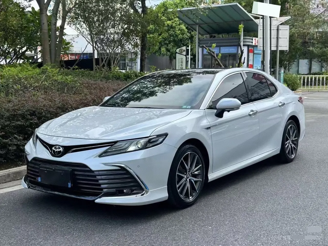 Open image lightbox: Toyota 2021 Camry 2.5G Deluxe Edition Automatic Gear