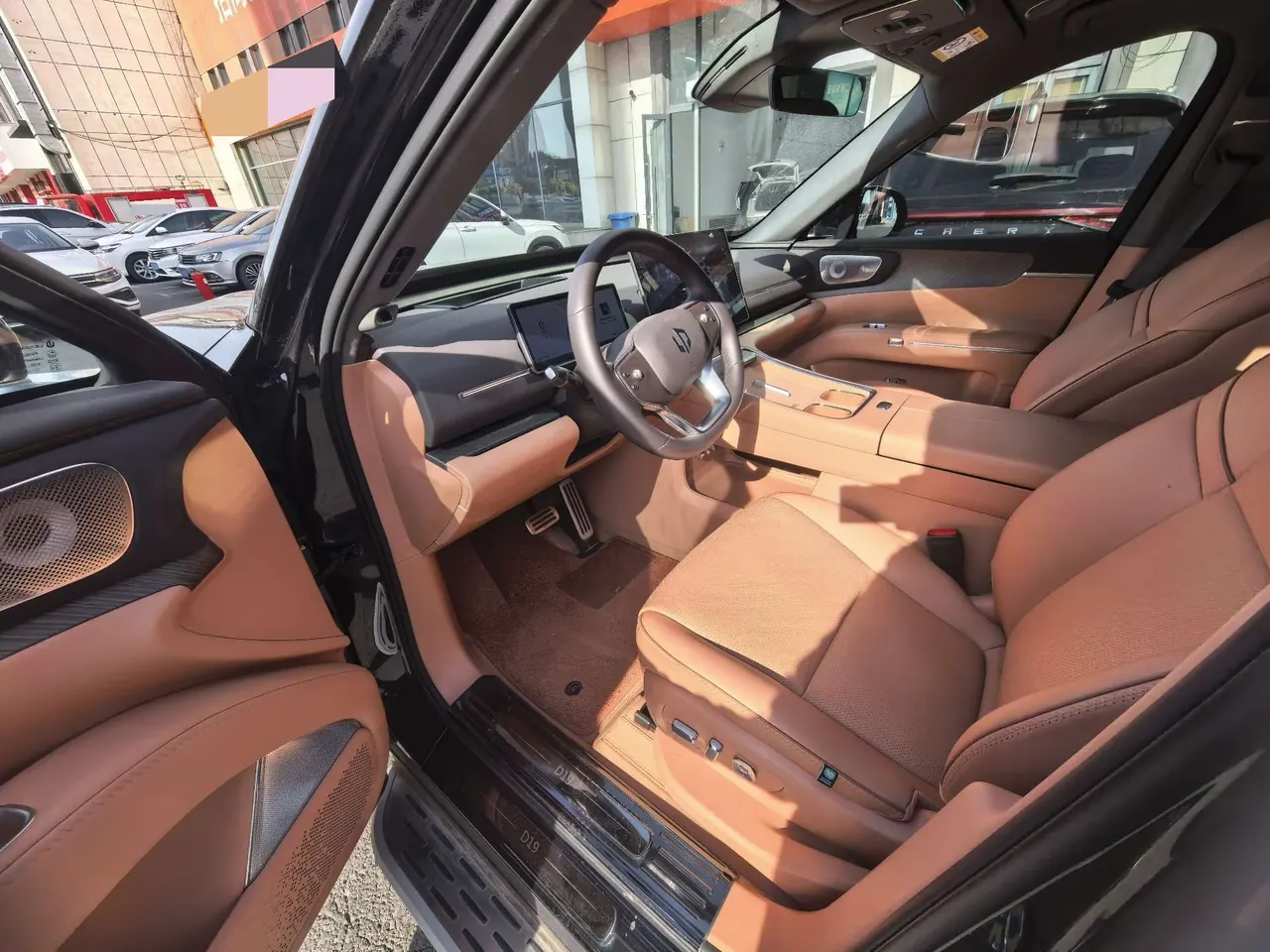 Leapmotor 2026 D 19 720 Zhizun Edition 7-seat Automatic Gear 4