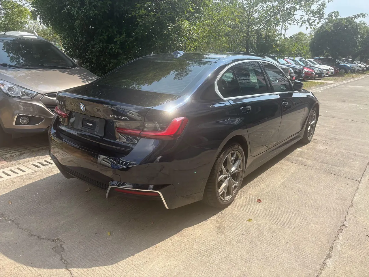 BMW 2022 i3 eDrive 35L automatic gear 4
