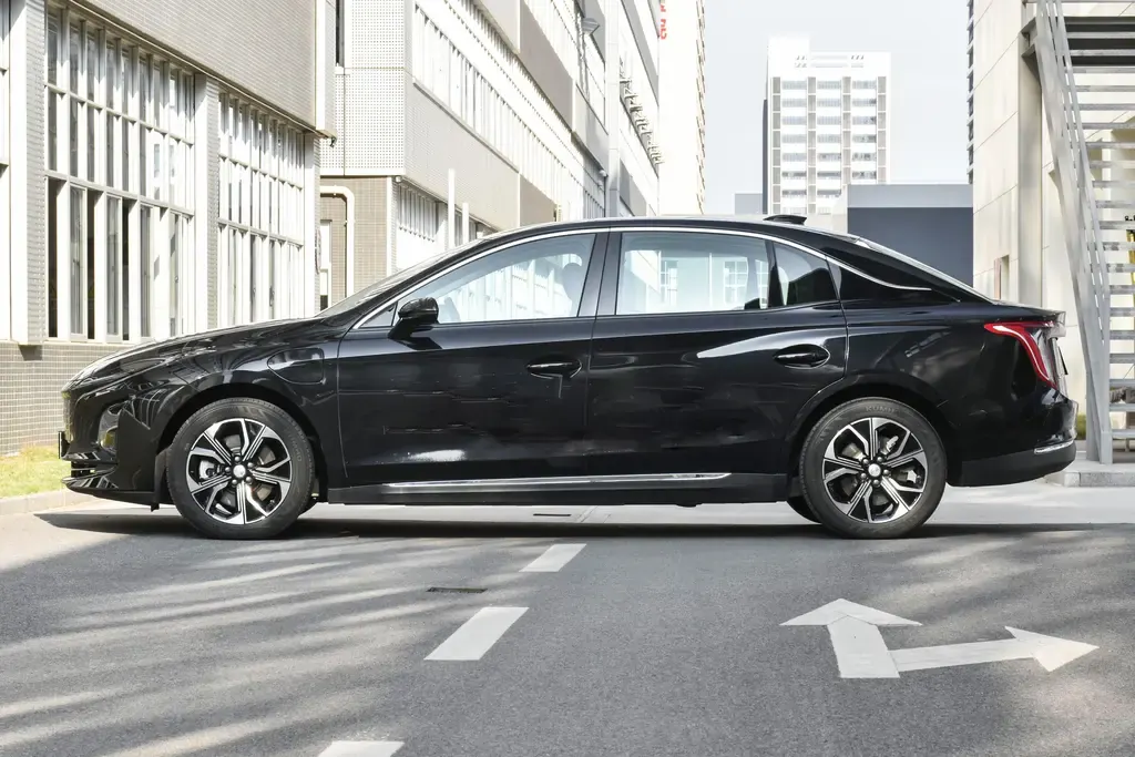 HongQi 2021 E-QM5 Charging Flag Edition Automatic Transmission 3