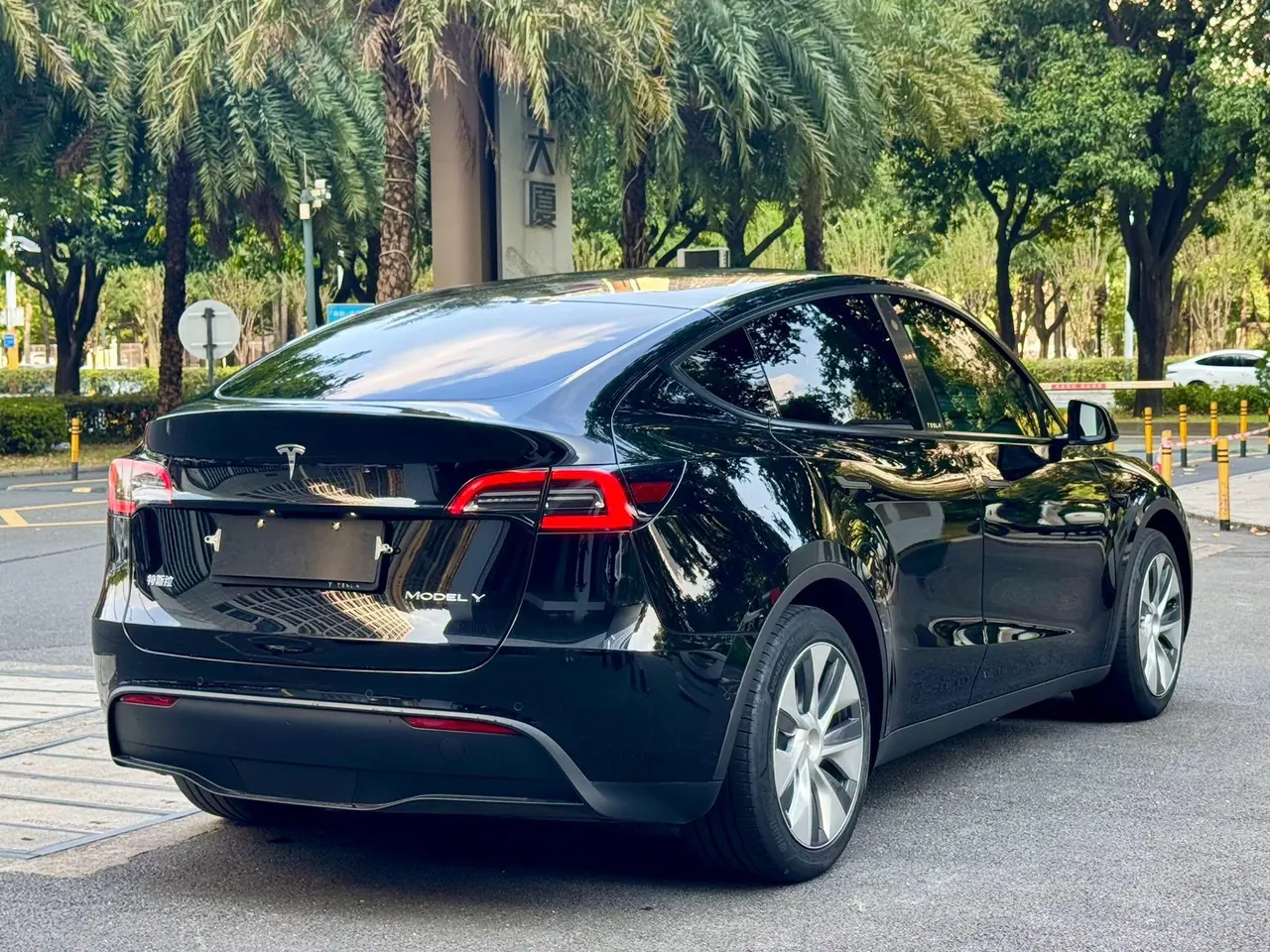 Tesla 2022 Model Y rear-wheel drive version automatic transmission 14