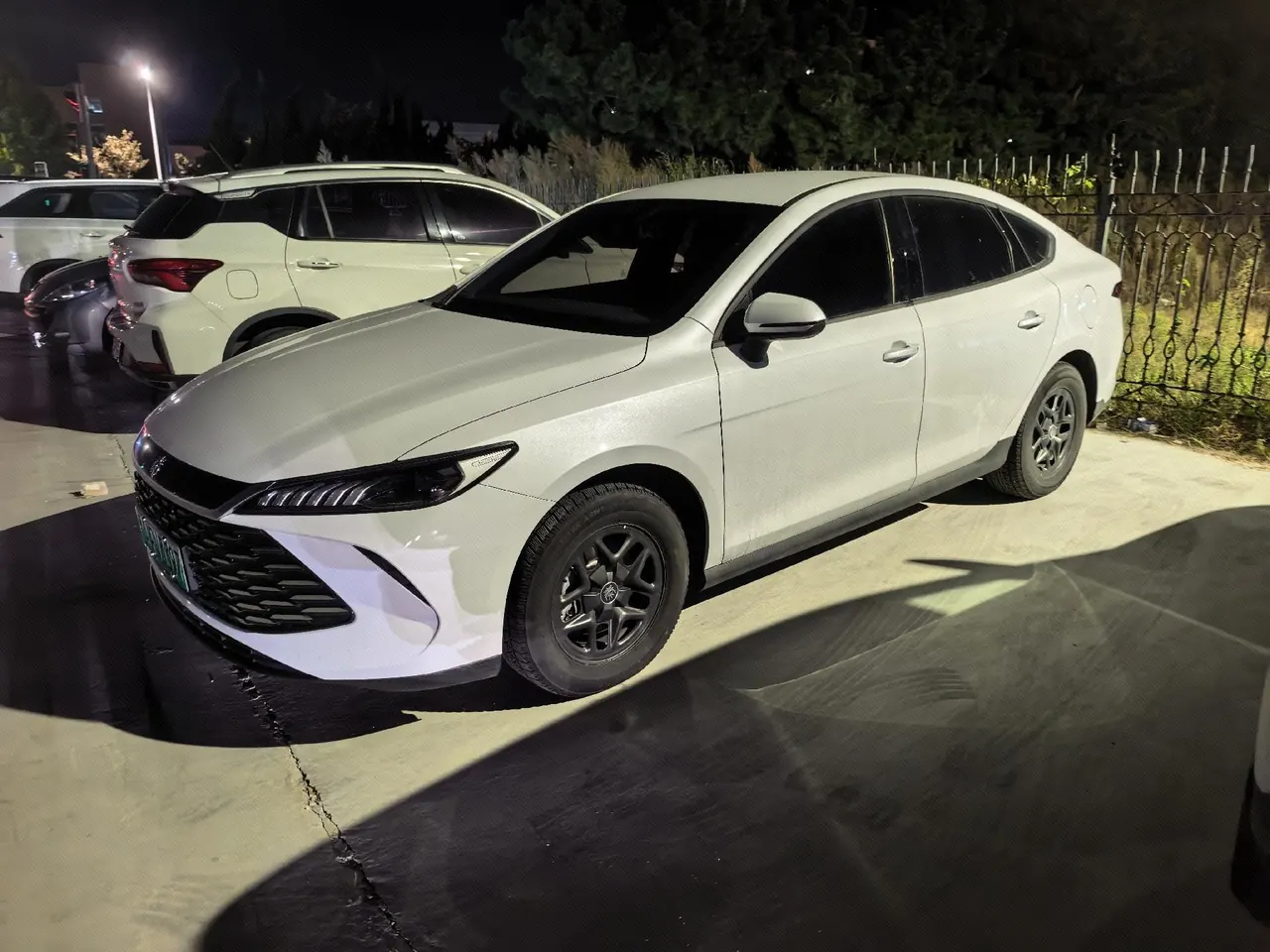 BYD 2024 Qin PLUS DM-i 1.5 stepless glory version 120KM leading automatic gear - View 1