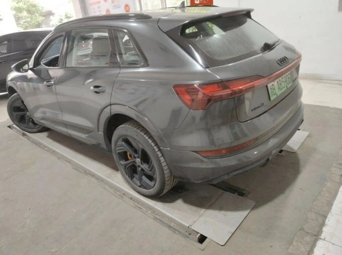 Audi 2021 e-tron 50 Quattro Complete Selection of Automatic Transmission 2