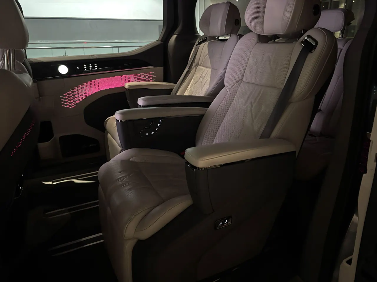 Zeekr 2024 Zeekr 009 seven-seat aisle version four-wheel drive 108kWh automatic gear 3