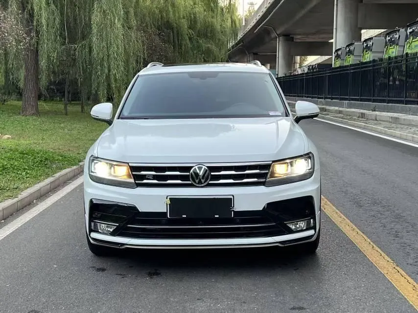Volkswagen 2021 Tiguan L R-Line 2.0TSI 330TSI Two-Drive Overdrive Automatic Gear 2