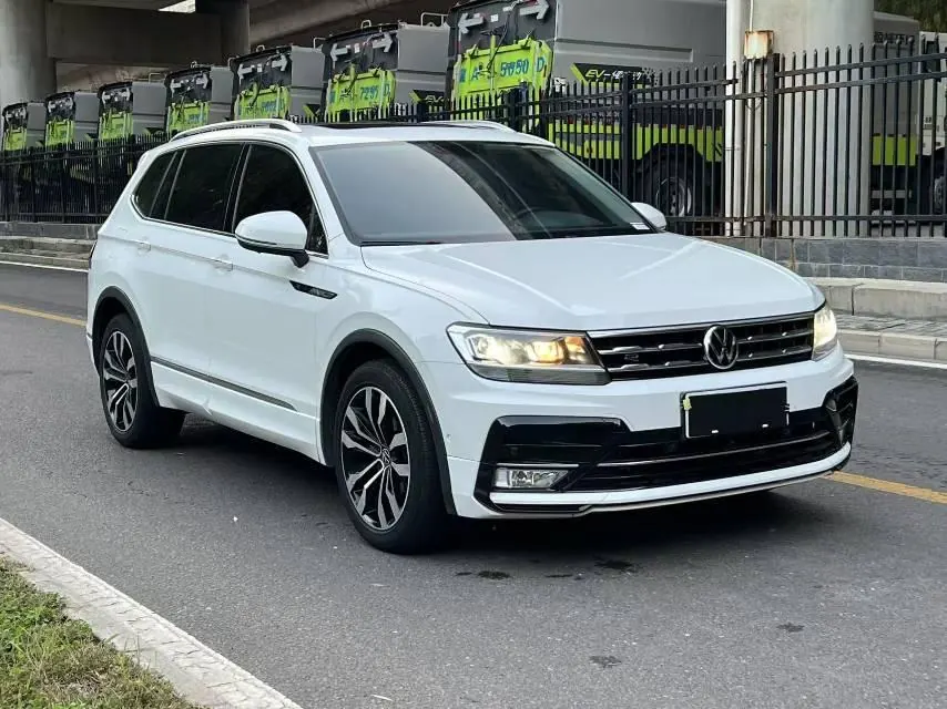 Volkswagen 2021 Tiguan L R-Line 2.0TSI 330TSI Two-Drive Overdrive Automatic Gear 3