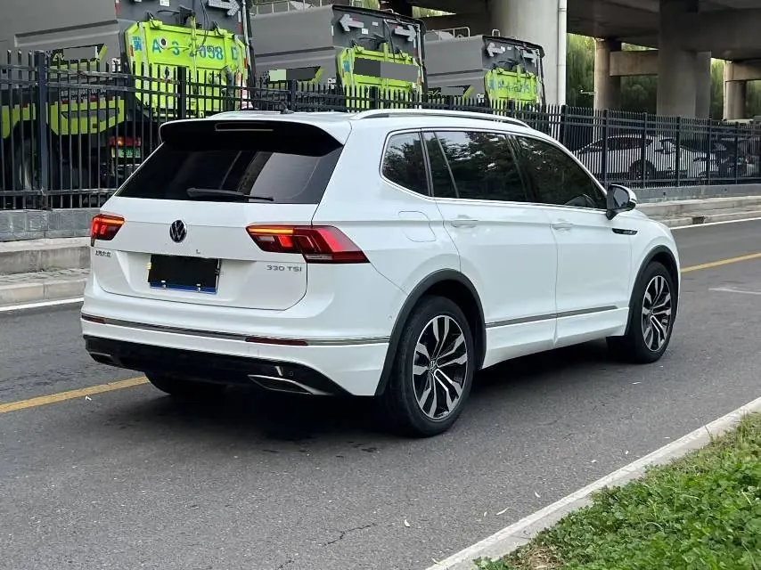 Volkswagen 2021 Tiguan L R-Line 2.0TSI 330TSI Two-Drive Overdrive Automatic Gear 4