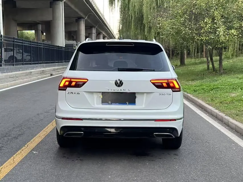 Volkswagen 2021 Tiguan L R-Line 2.0TSI 330TSI Two-Drive Overdrive Automatic Gear 5