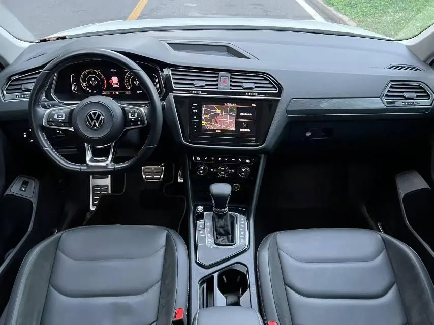 Volkswagen 2021 Tiguan L R-Line 2.0TSI 330TSI Two-Drive Overdrive Automatic Gear 8