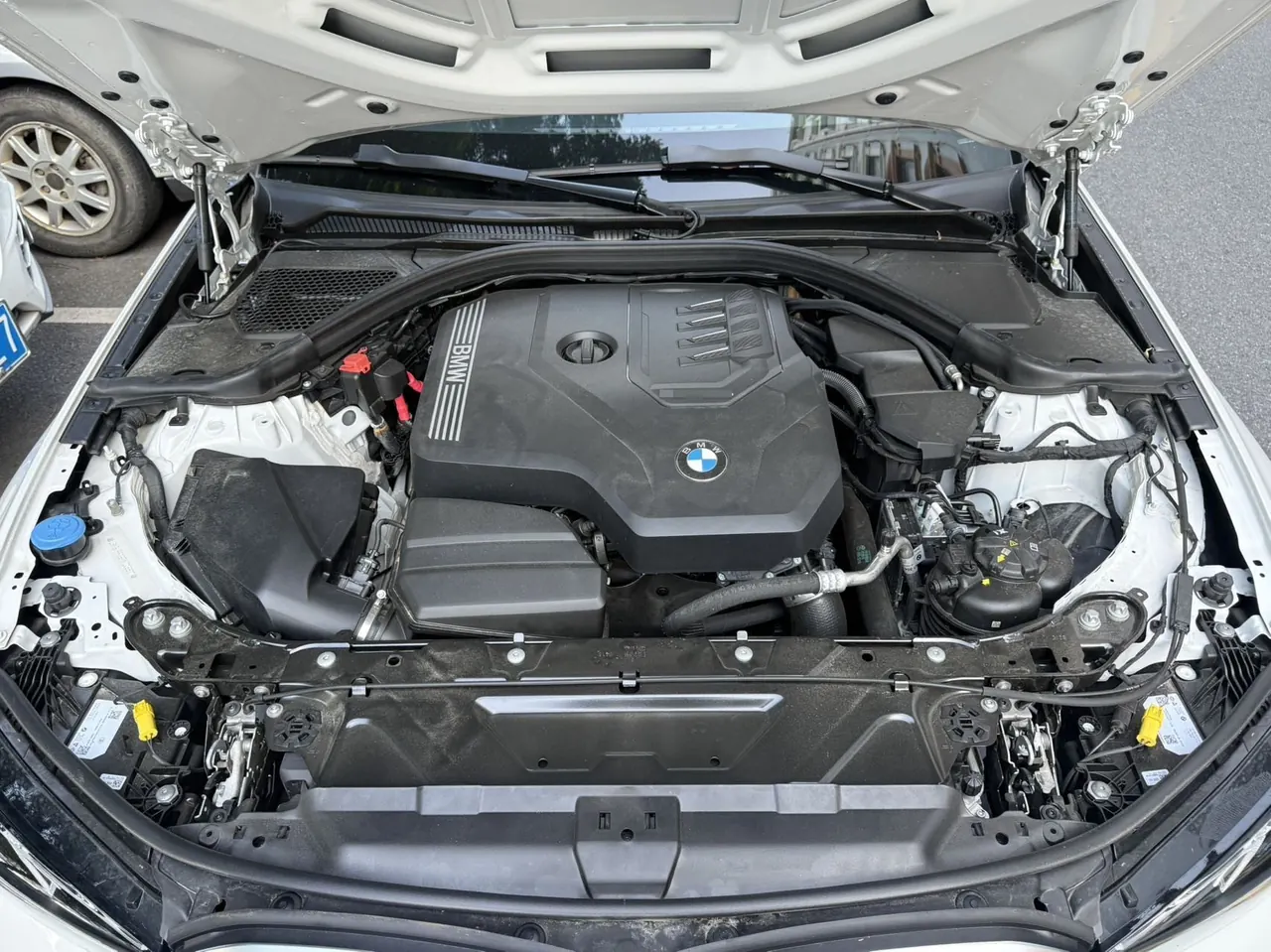 BMW 3 Series 2026 325i 2.0T M Sports Suit Automatic Gear 7