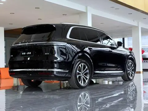 AITO 2026 AITO M7 extended range Ultra 4-wheel drive version 6 seats (192-line laser Radar) automatic gear 3