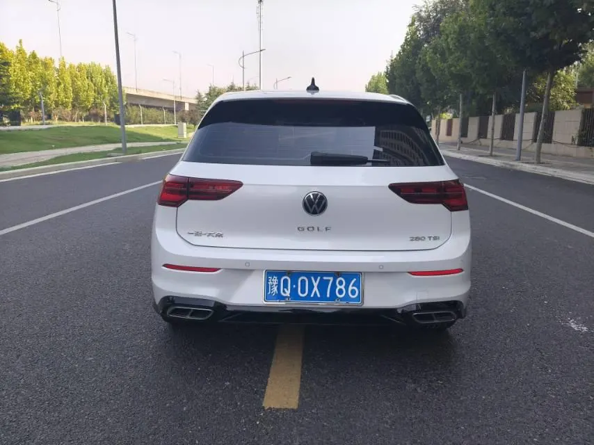 Volkswagen 2021 Golf 8 R-Line 1.4TSI 280TSI Automatic 5