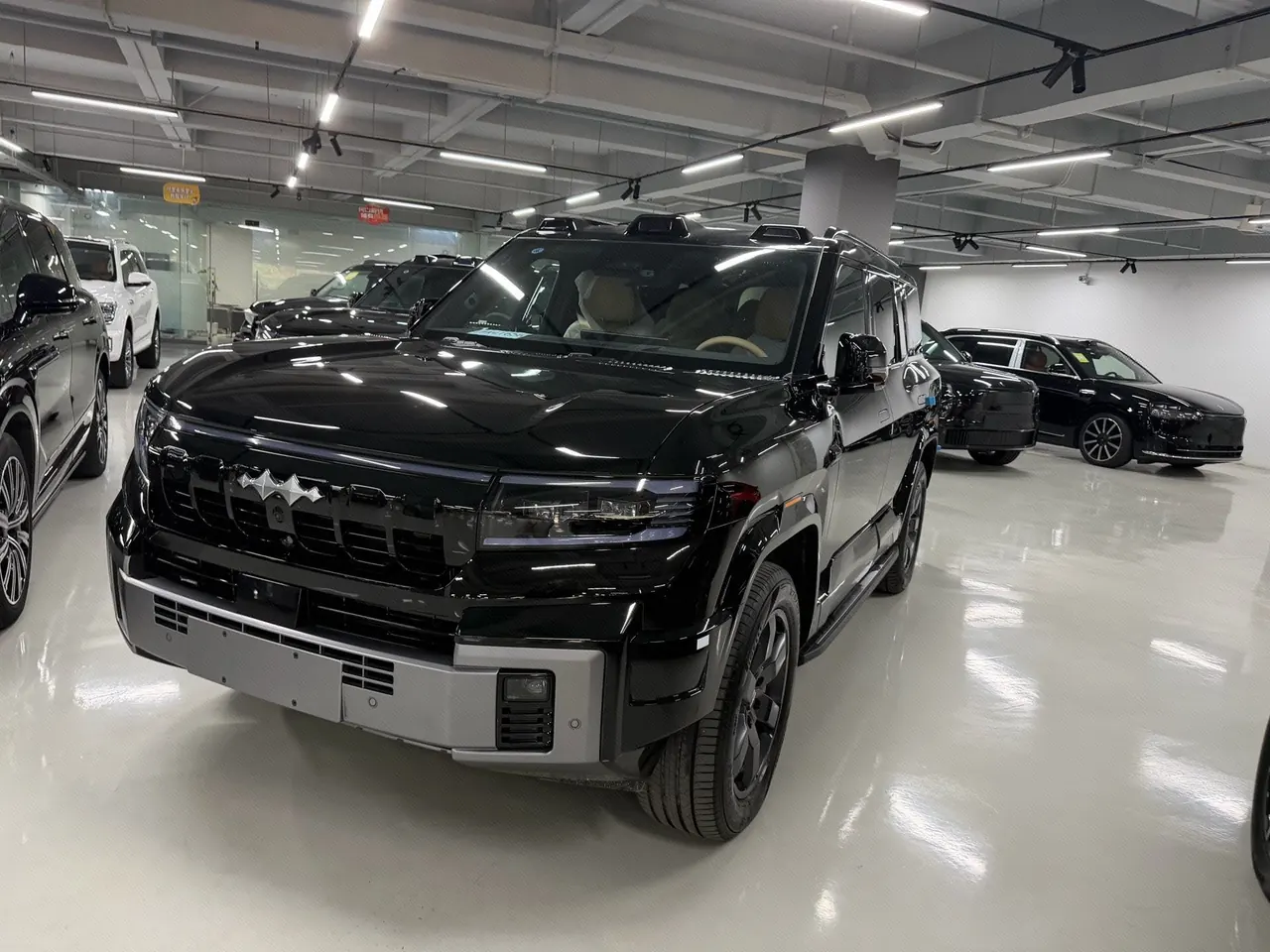 FangChengBao 2026 Leopard 8 2.0T Stepless Flash Charge 7-seat Automatic Gear - View 1