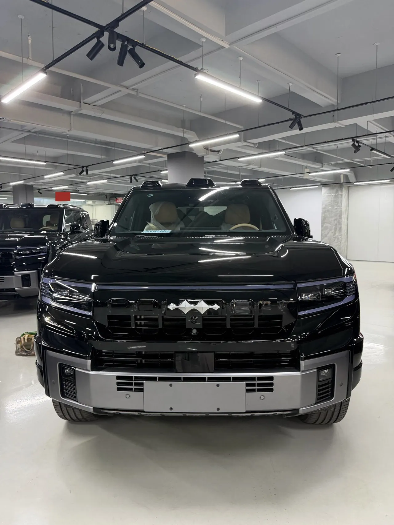 FangChengBao 2026 Leopard 8 2.0T Stepless Flash Charge 7-seat Automatic Gear 5