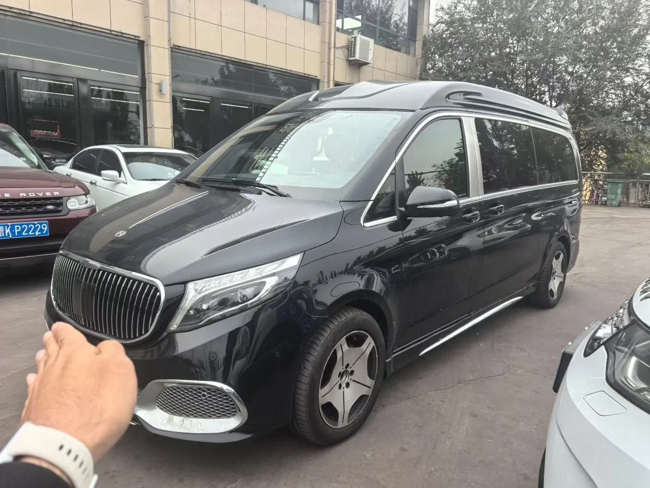 Mercedes Benz V 2021V 260 L 2.0T Premium Edition Automatic Gear - View 1
