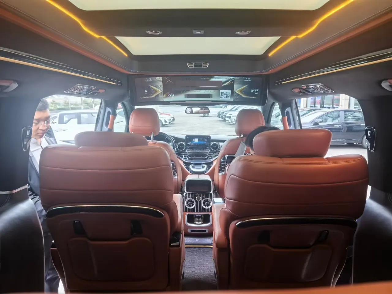 Mercedes Benz V 2021V 260 L 2.0T Premium Edition Automatic Gear 5