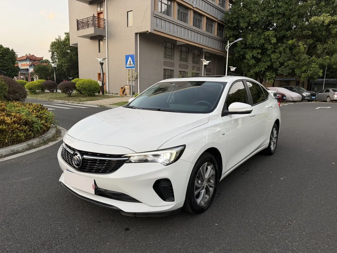 Buick 2023 Weilang Pro 1.5T Stepless Music Edition Automatic Gear - View 1