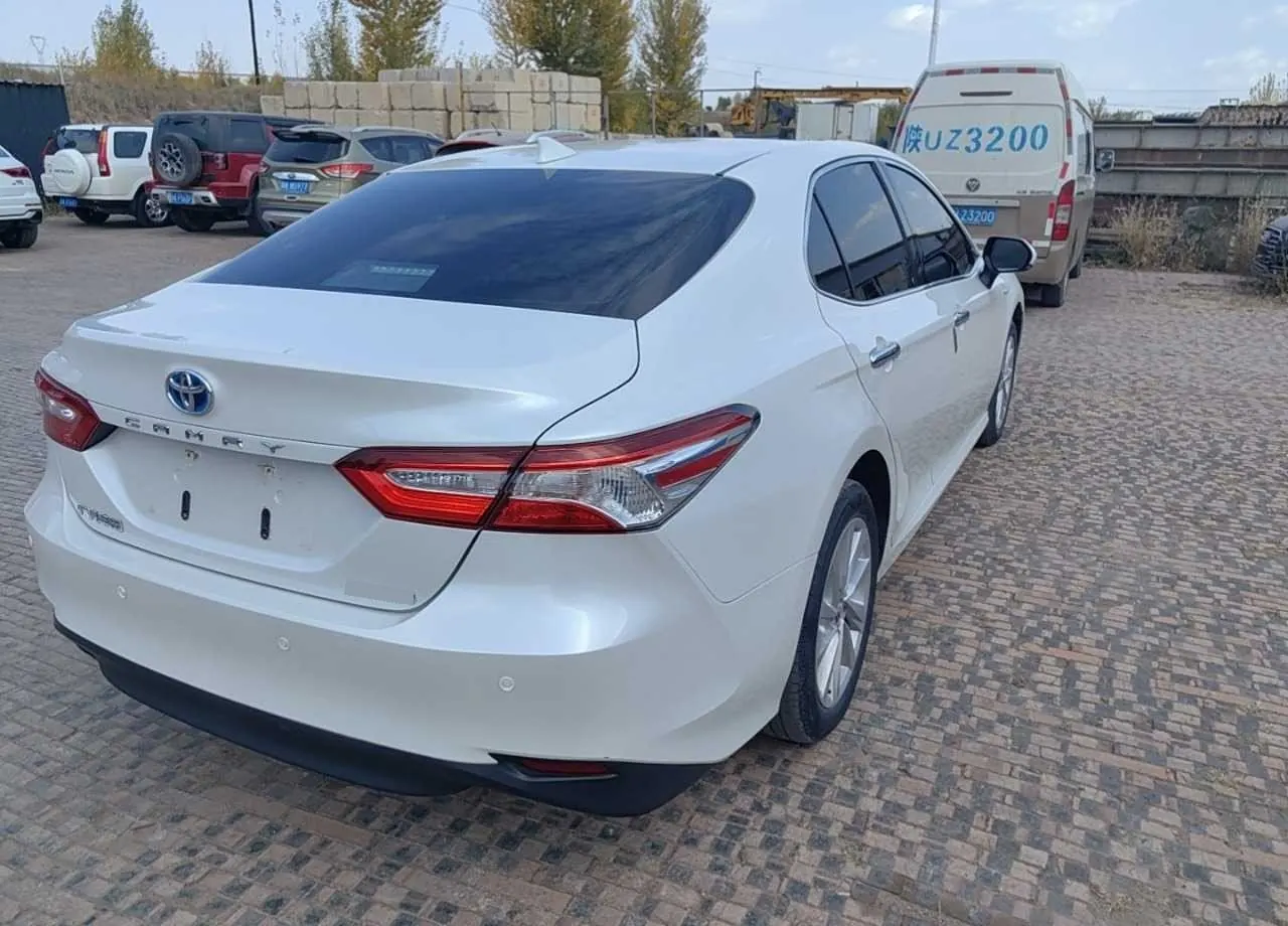 Toyota 2021 Camry Dual Engine 2.5HGVP Stepless Leading Edition Automatic Gear 4