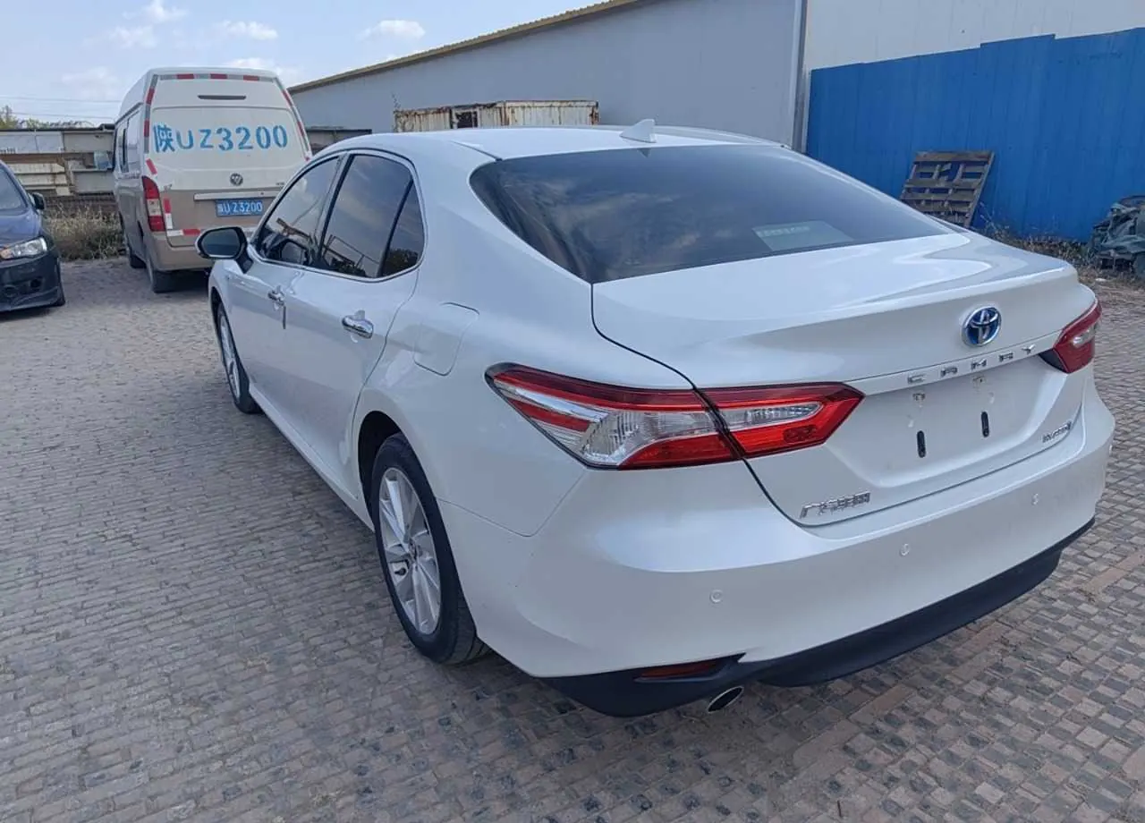 Toyota 2021 Camry Dual Engine 2.5HGVP Stepless Leading Edition Automatic Gear 6