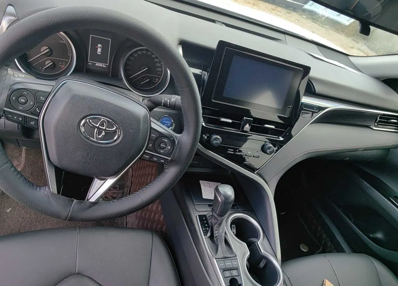 Toyota 2021 Camry Dual Engine 2.5HGVP Stepless Leading Edition Automatic Gear 9