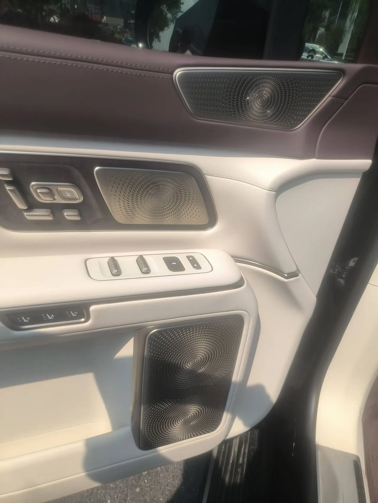NIO 2026 ES 9 102kWh Administrative Island Signature Edition Automatic Gear 6
