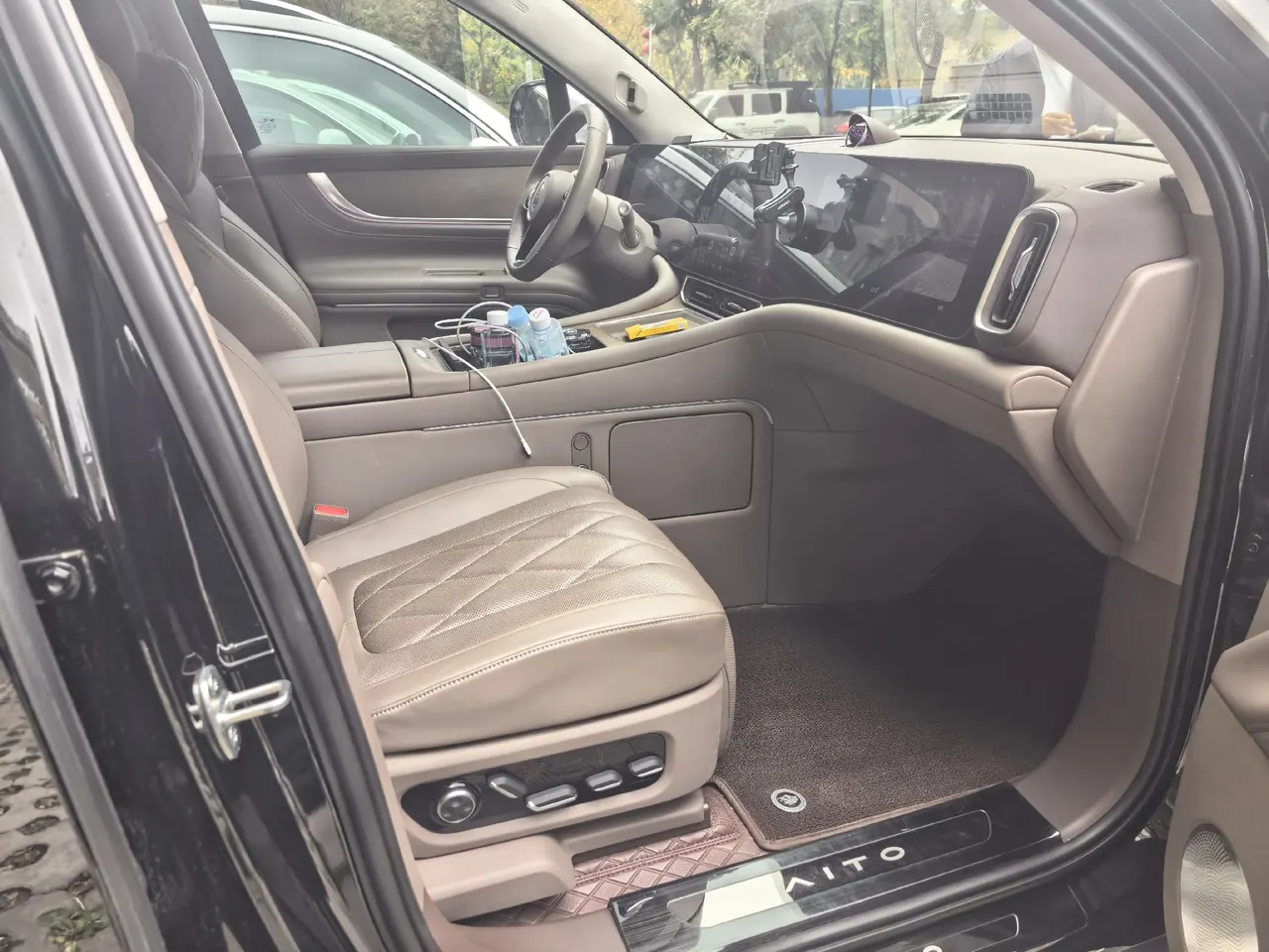 AITO 2024 AITO M9 extended range Ultra version 52kWh5 seat version automatic gear 3