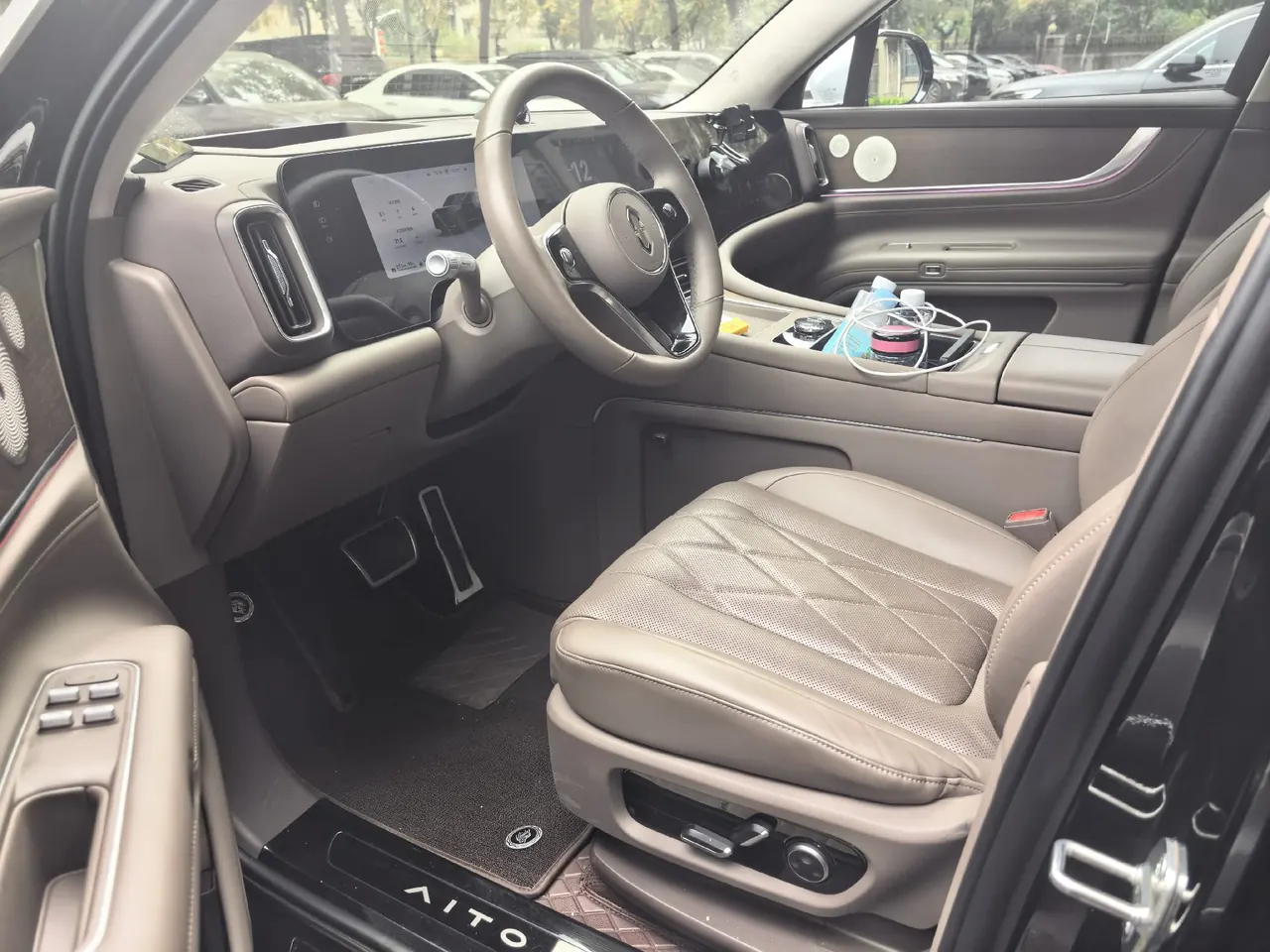 AITO 2024 AITO M9 extended range Ultra version 52kWh5 seat version automatic gear 4