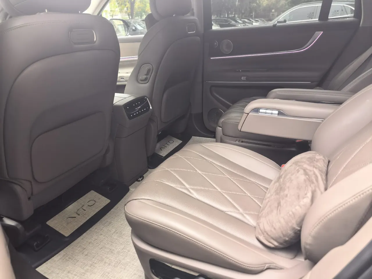 AITO 2024 AITO M9 extended range Ultra version 52kWh5 seat version automatic gear 6