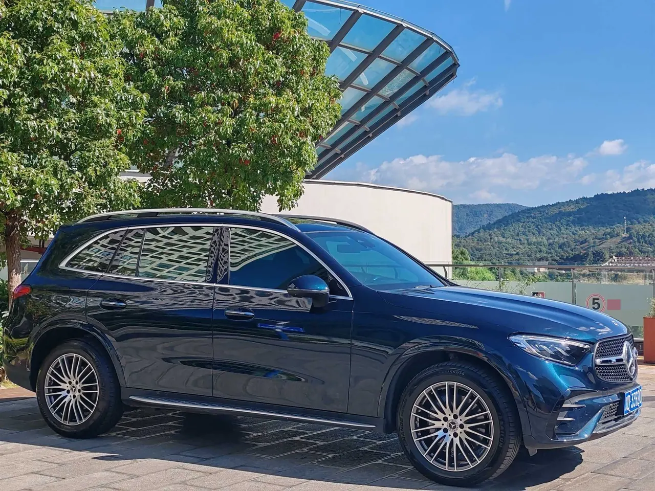 Mercedes Benz 2023 GLC 300 L 4MATIC 48V 2.0T dynamic 5-seat automatic gear 3