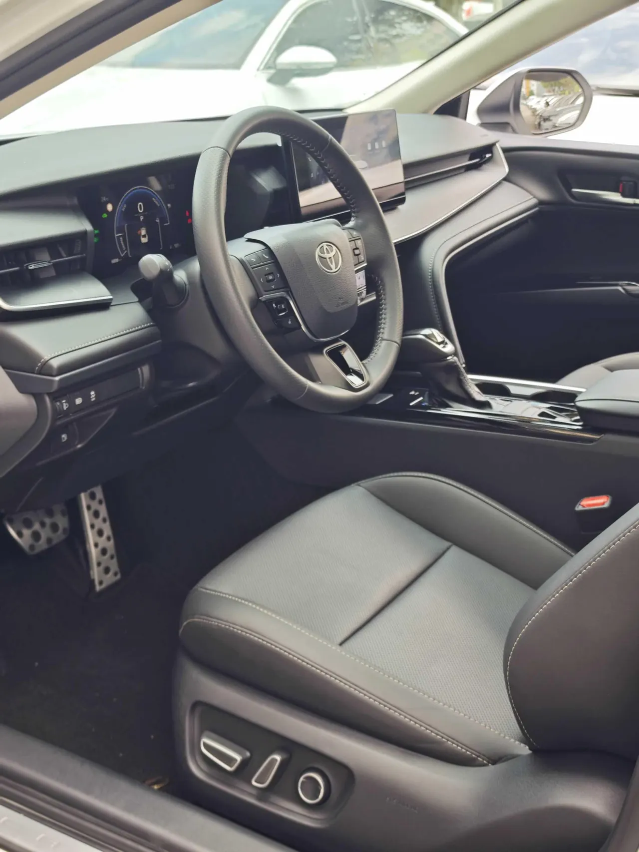Toyota 2026 Camry Double Engine 2.0HSE Stepless Sports Lite Edition Automatic Gear 3