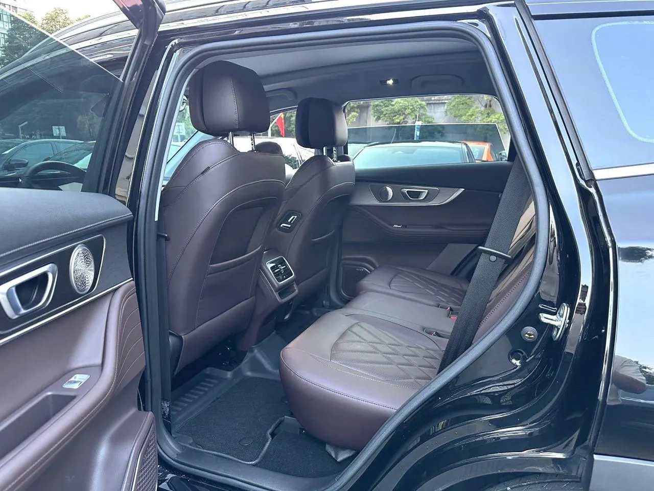 Chery 2024 Ruihu 8 PRO 2.0T 390T Champion Edition Two-Drive Peak Edition 7-seat Automatic Gear 4