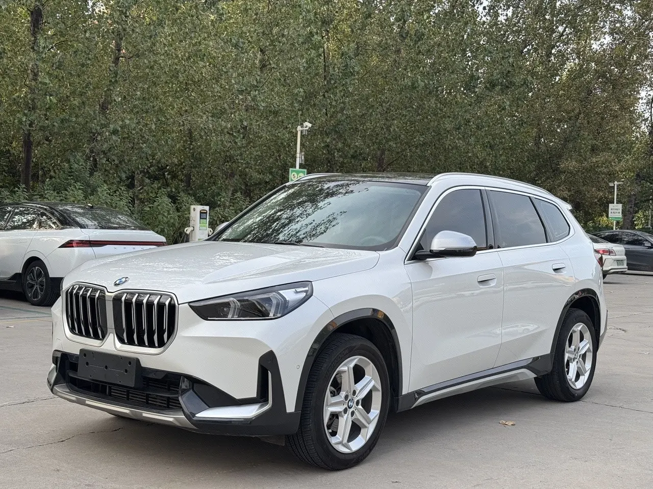 Open image lightbox: BMW 2024 X1 sDrive20Li 1.5T X design set automatic gear