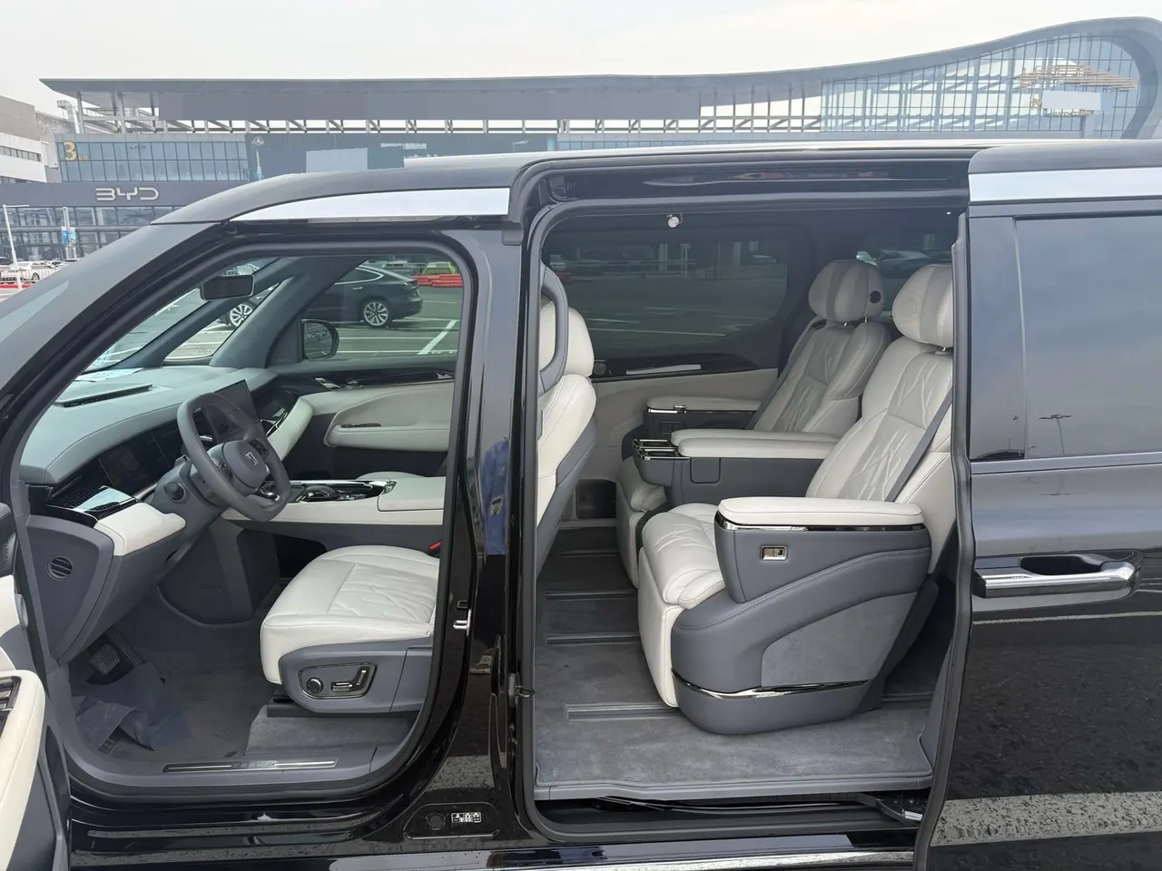 Zeekr 2024 Zeekr 009 six-seat executive version four-wheel drive 108kWh automatic gear 10