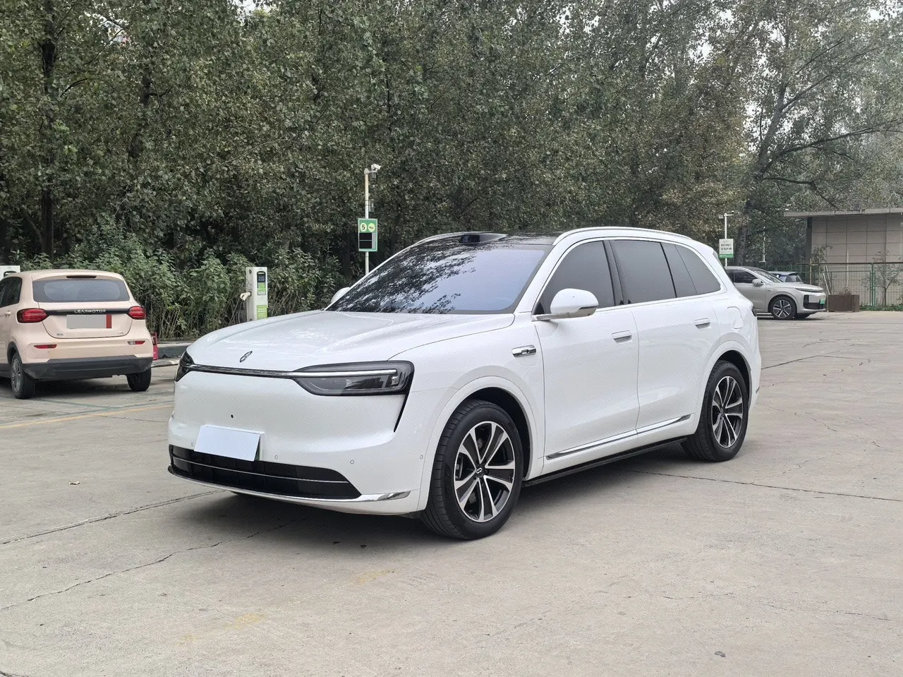 AITO 2026 AITO M7 extended range Ultra 4-wheel drive version 6 seats (192-line laser Radar) automatic gear - View 1