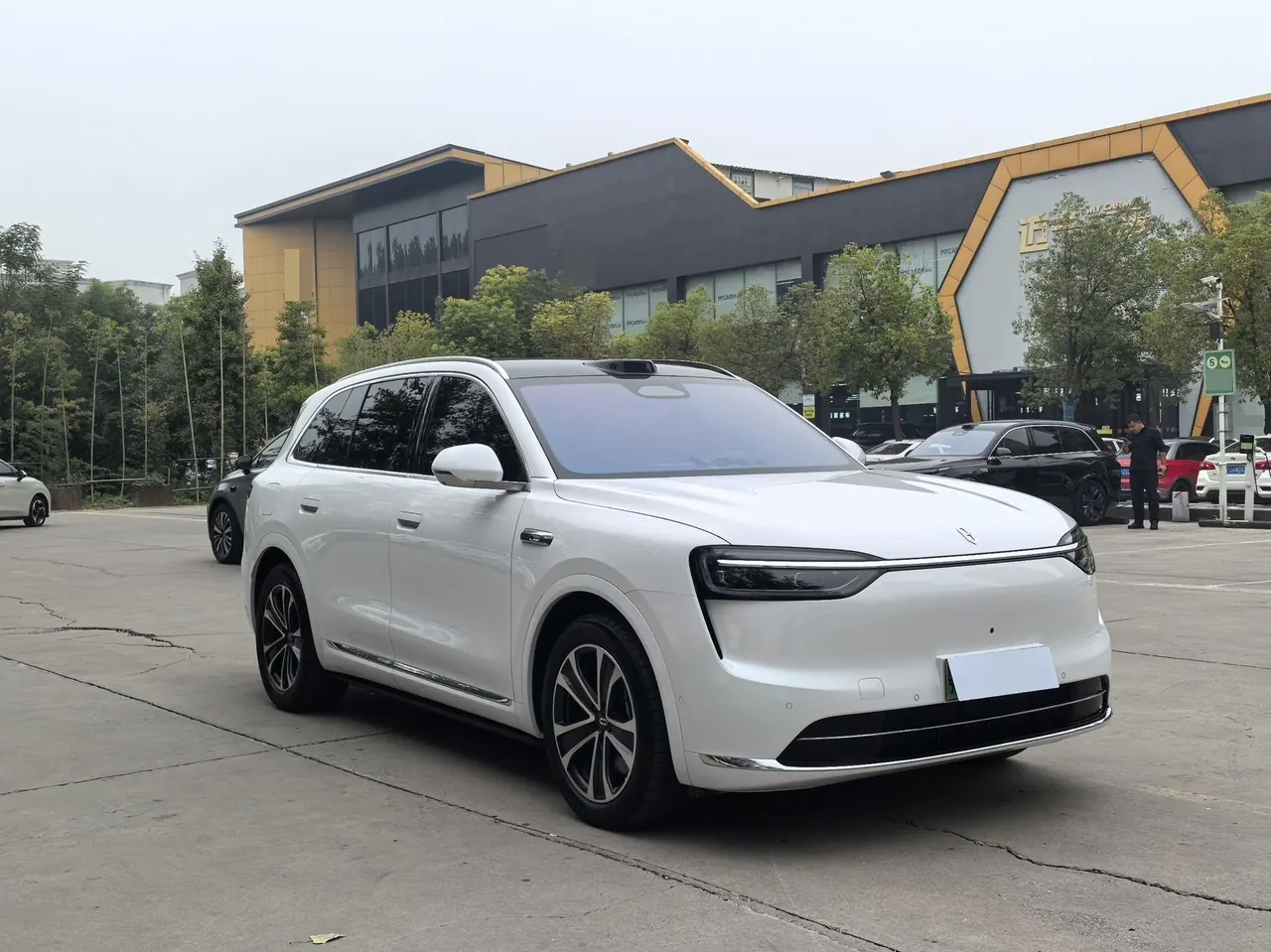 AITO 2026 AITO M7 extended range Ultra 4-wheel drive version 6 seats (192-line laser Radar) automatic gear 2