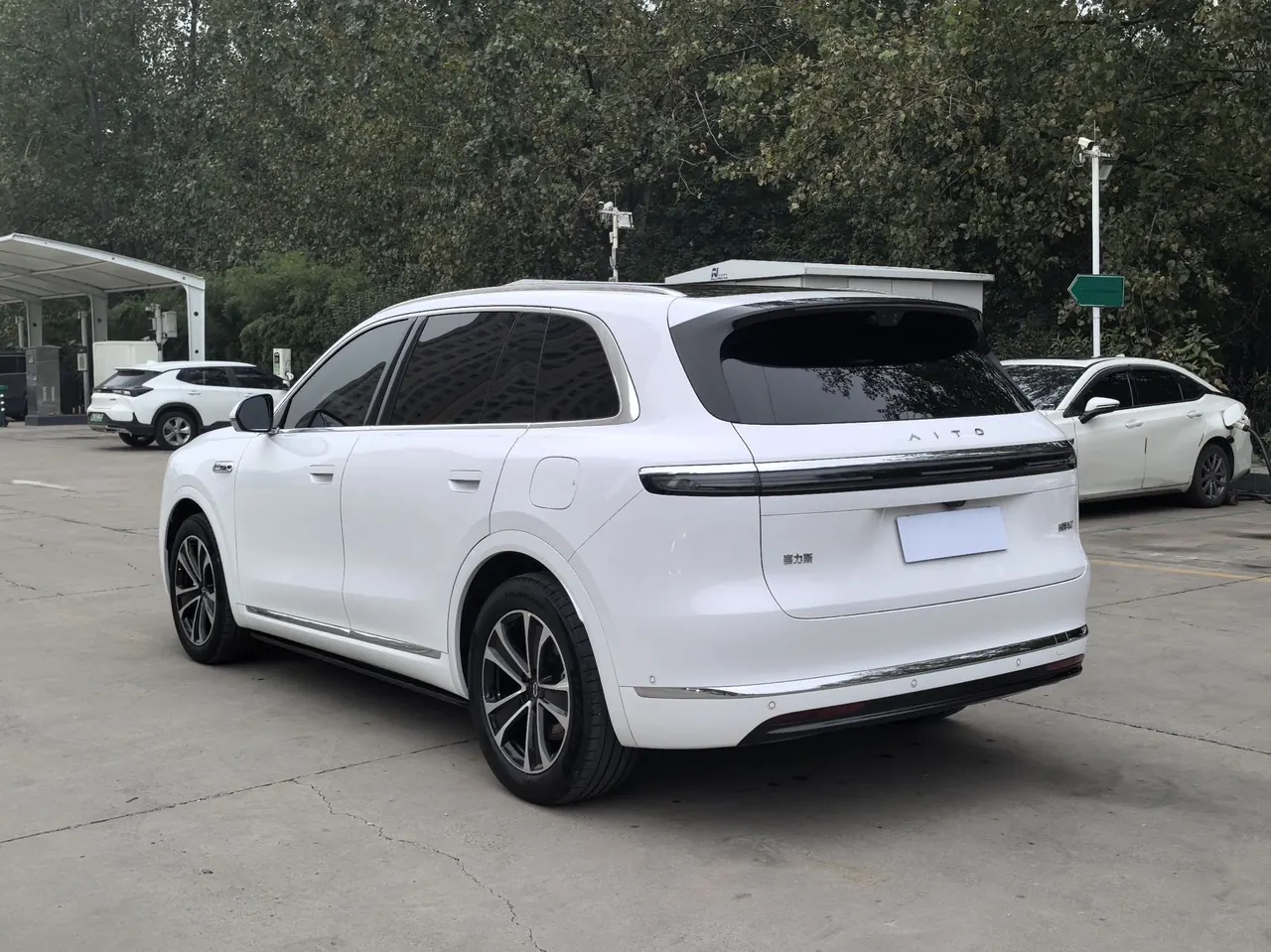 AITO 2026 AITO M7 extended range Ultra 4-wheel drive version 6 seats (192-line laser Radar) automatic gear 8
