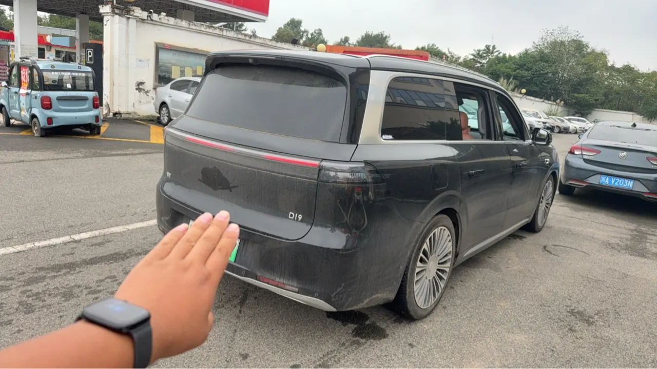 Leapmotor 2026 D 19 500 Zhizun Edition 6-seat Automatic Gear 4