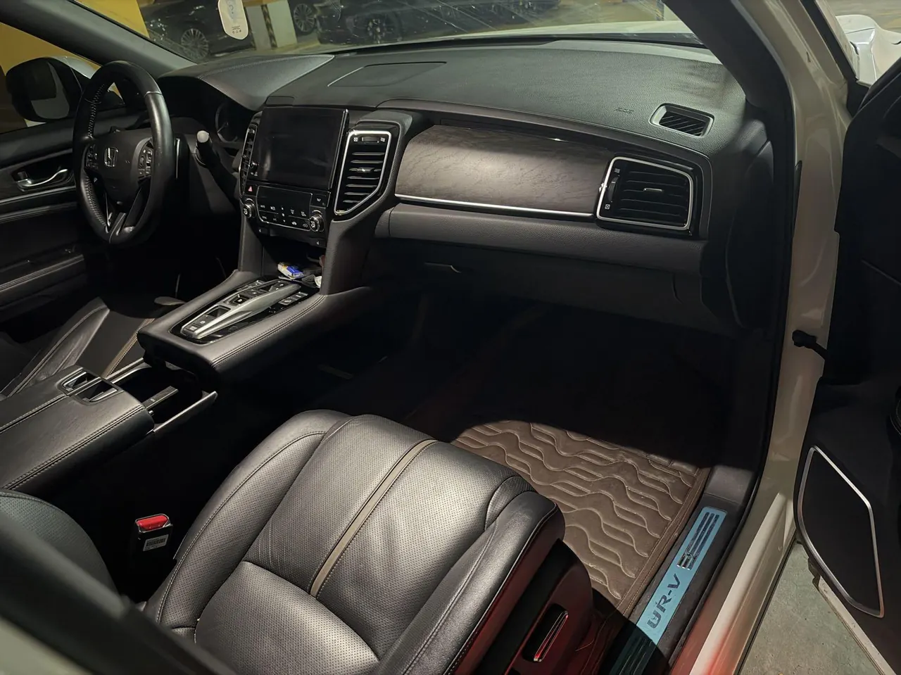 Honda 2020 UR-V 2.0T 370TURBO two-drive elegant version of automatic gear 5