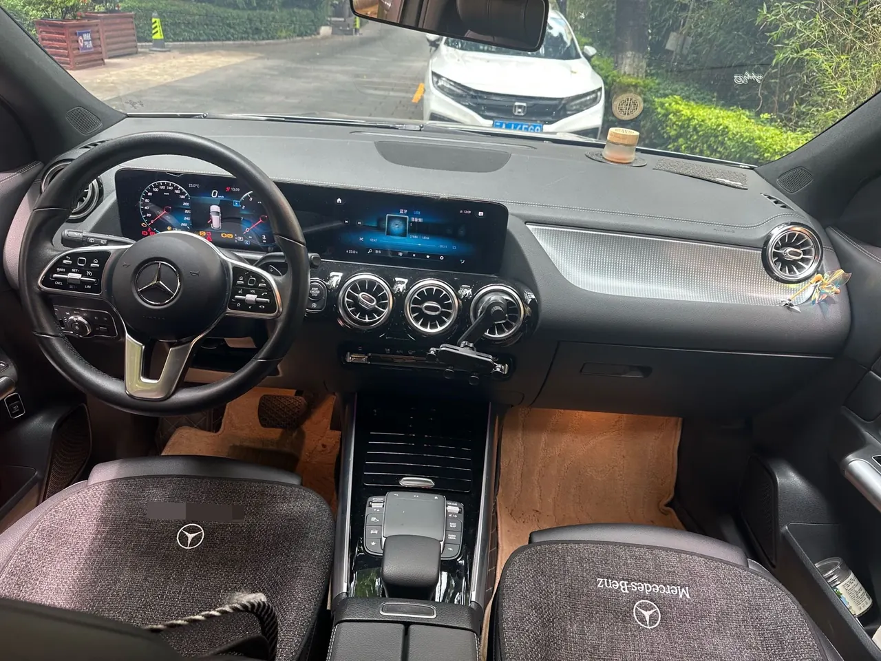 Mercedes Benz 2020 GLA 200 1.3T automatic gear 5