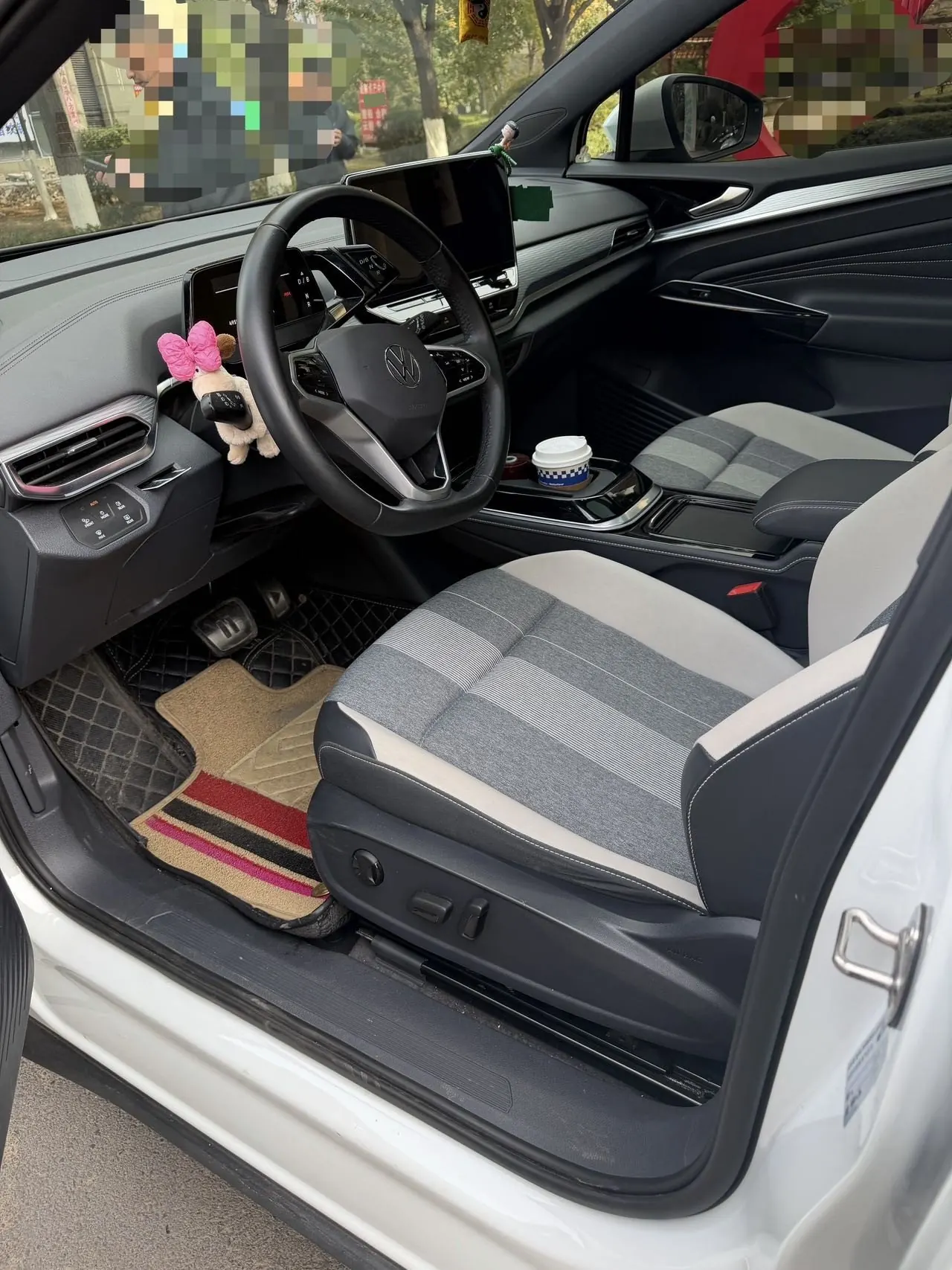 Volkswagen 2022 model ID. 4 CROZZ Pure Limited Edition Automatic Transmission 6