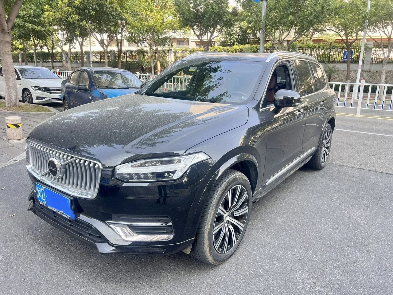 Volvo XC90 (Imported) 2023 XC90 48V 2.0T B5 Zhixing Deluxe Edition 7-seat Automatic Gear - View 1