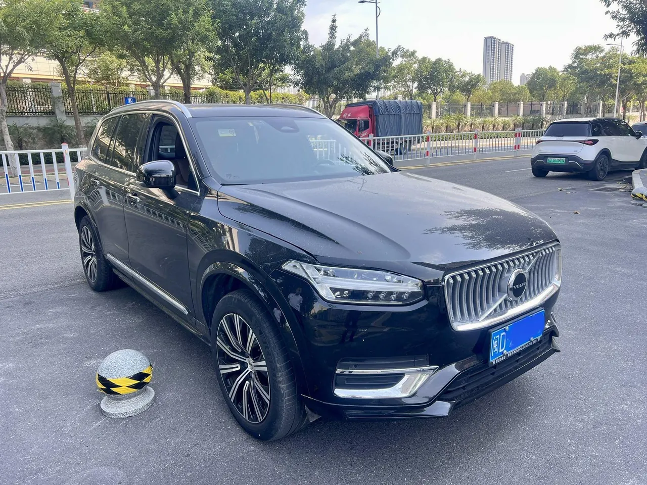 Volvo XC90 (Imported) 2023 XC90 48V 2.0T B5 Zhixing Deluxe Edition 7-seat Automatic Gear 2