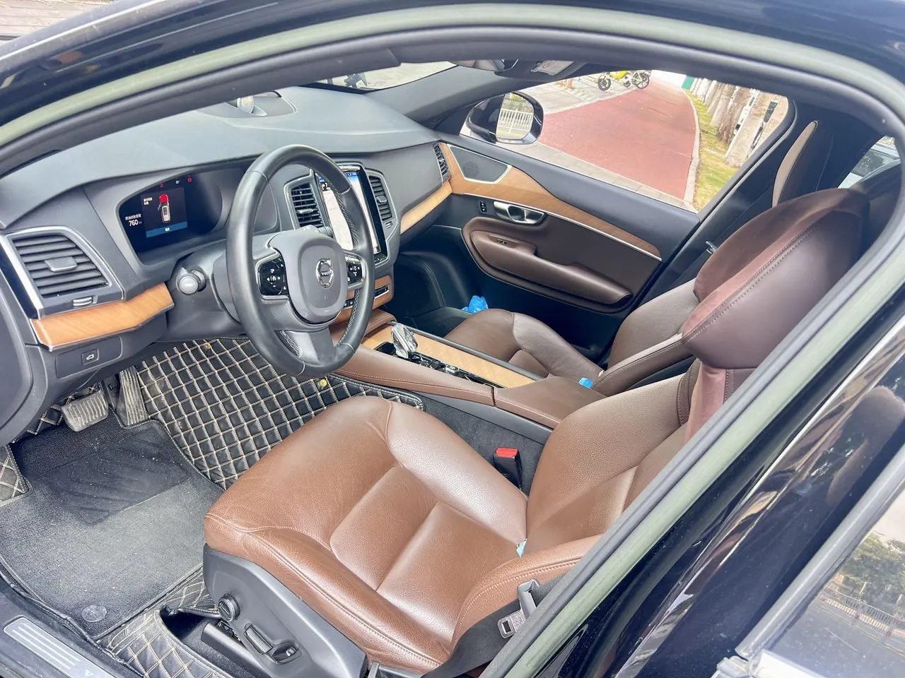 Volvo XC90 (Imported) 2023 XC90 48V 2.0T B5 Zhixing Deluxe Edition 7-seat Automatic Gear 5